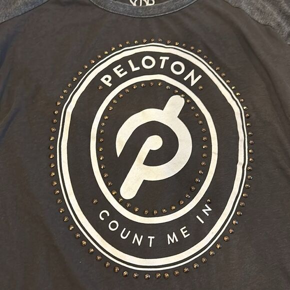 Peloton x Chaser ‘count me in’ Black & Grey Raglan with Grommets Shirt - Picture 2 of 7